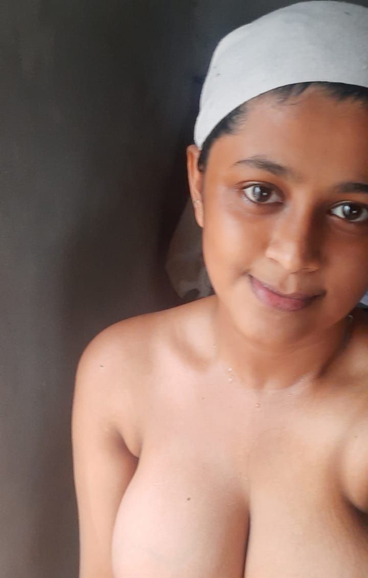 Big boobs Indian girl cute nude photos 6