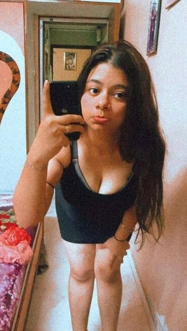 Big boobs Indian girl nude selfie in HD 6