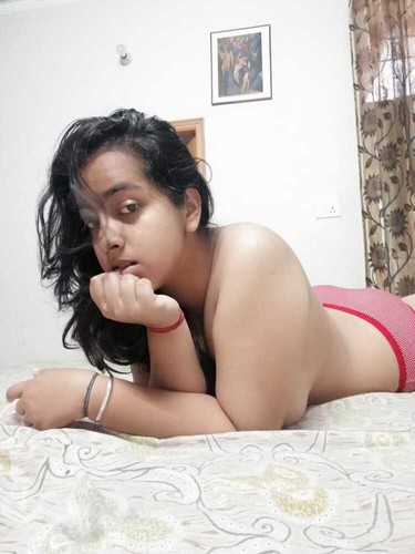 Big boobs Indian girl showing perfect nude body pics 2