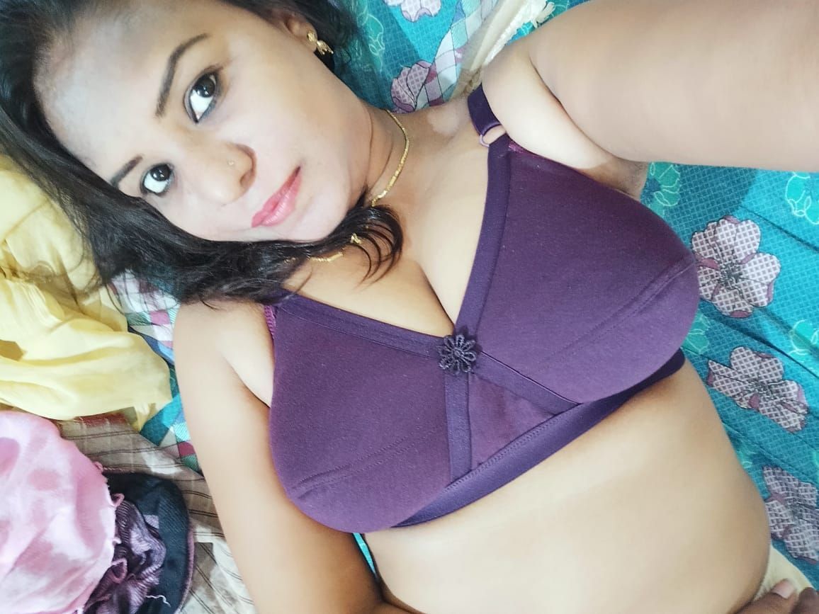 Big boobs Indian girl topless photos viral 3