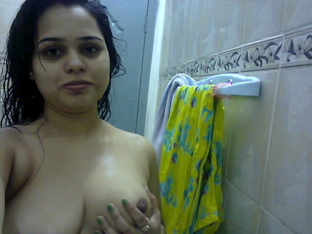 Big boobs Indian girls showing her big boobs on cam 6