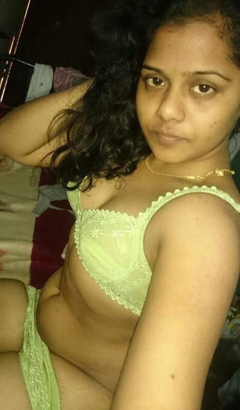 Big boobs Indian girls showing her big boobs on cam 8