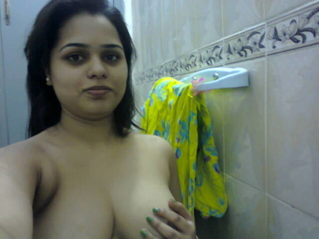 Big boobs Indian girls showing her big boobs on cam 9
