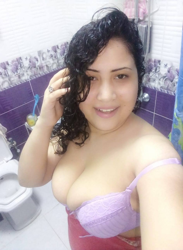 Big boobs MILF sharing naked selfie full photos 1