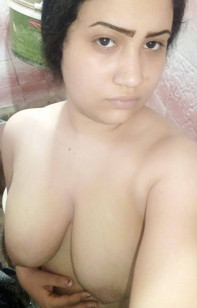 Big boobs MILF sharing naked selfie full photos 5