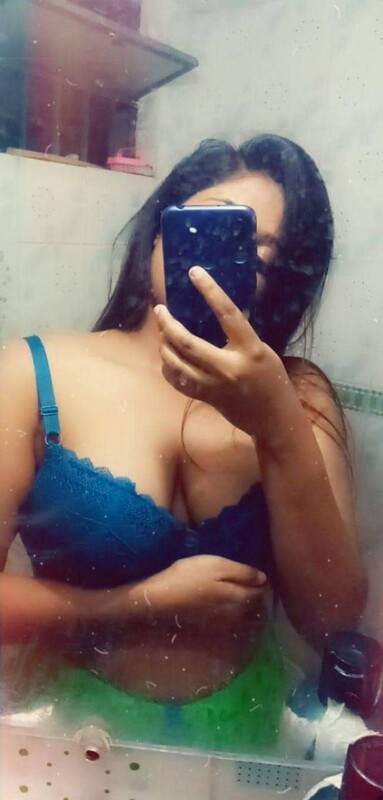 Big boobs office girl topless photos exposed 2