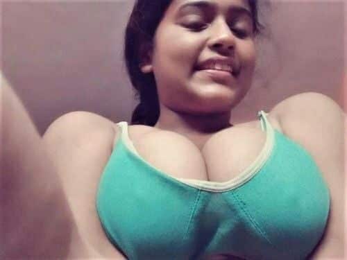 Big boobs Tamil girl exposing her boobs on cam 1