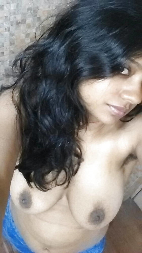 Big booby college girl exposing her topless beauty 2