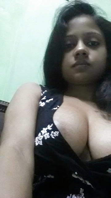 Big booby college girl exposing her topless beauty 4
