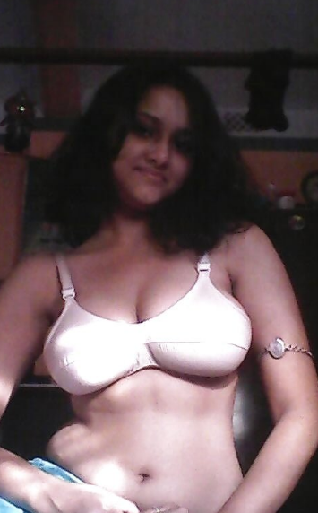Big booby college girl nude selfie photos 2