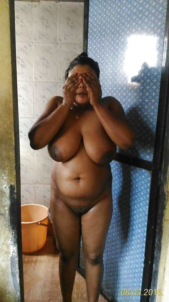 Big booby Desi aunty pics 3