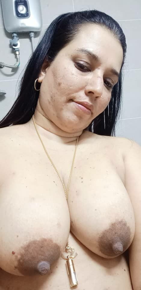 Big booby Indian aunty nude pics 6