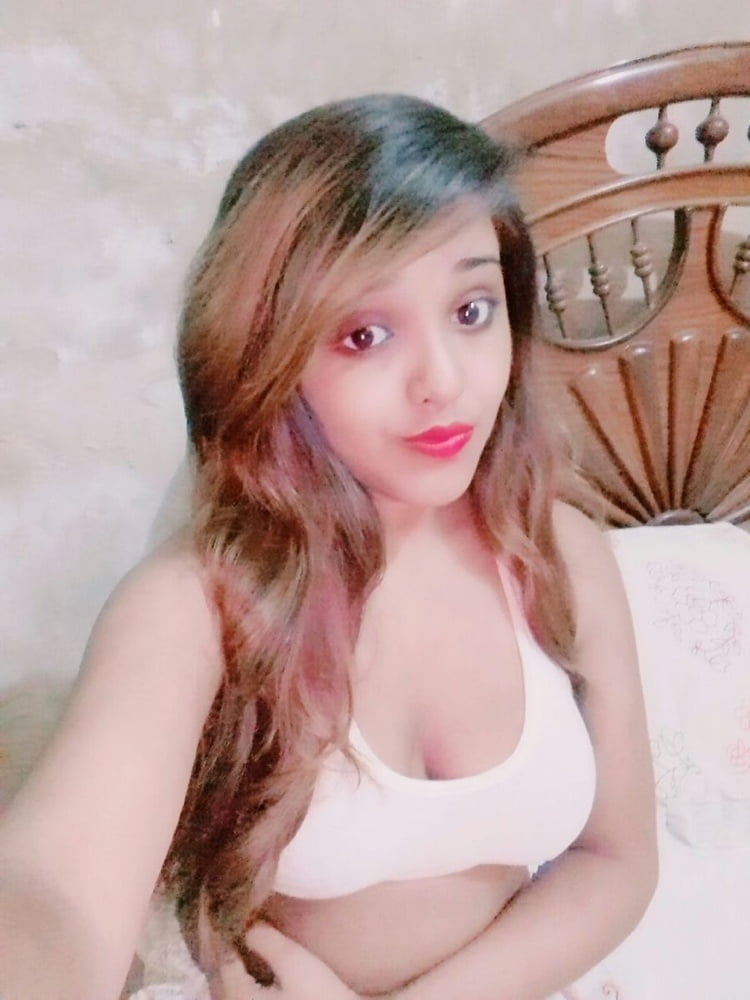 Big tits college girl nude pics 2