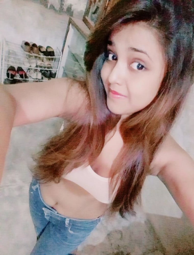 Big tits college girl nude pics 3