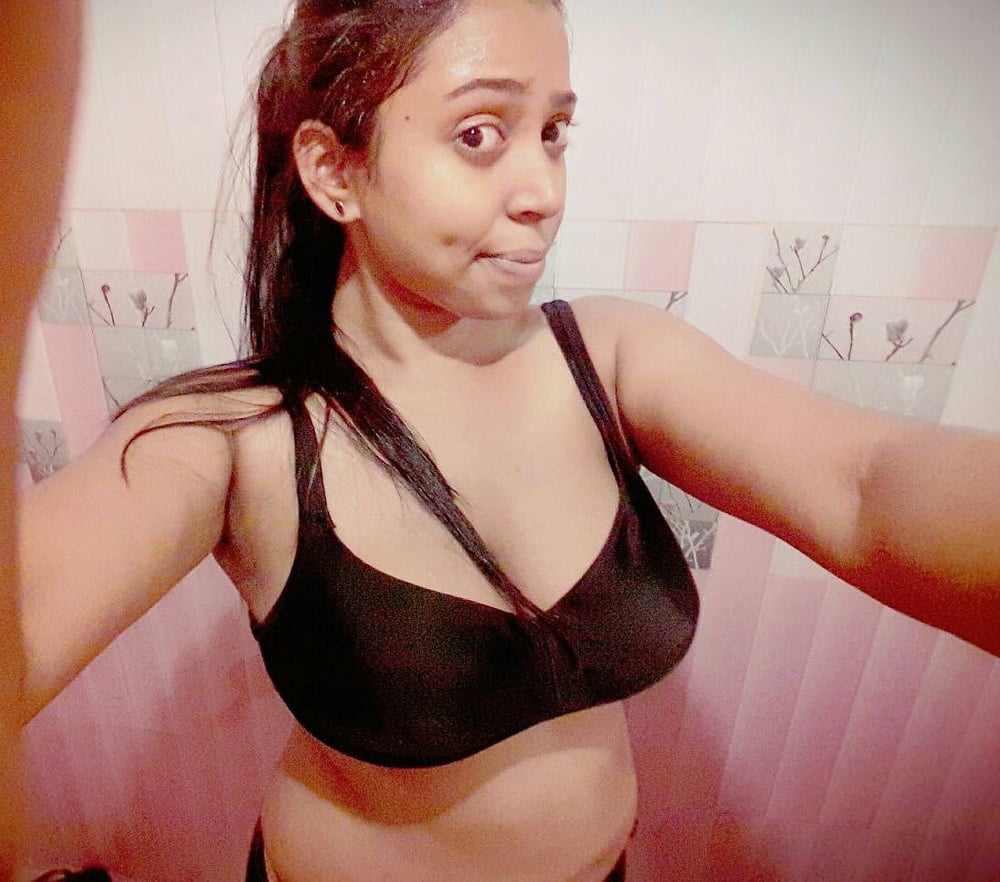Big tits Indian girl full nude pics 2
