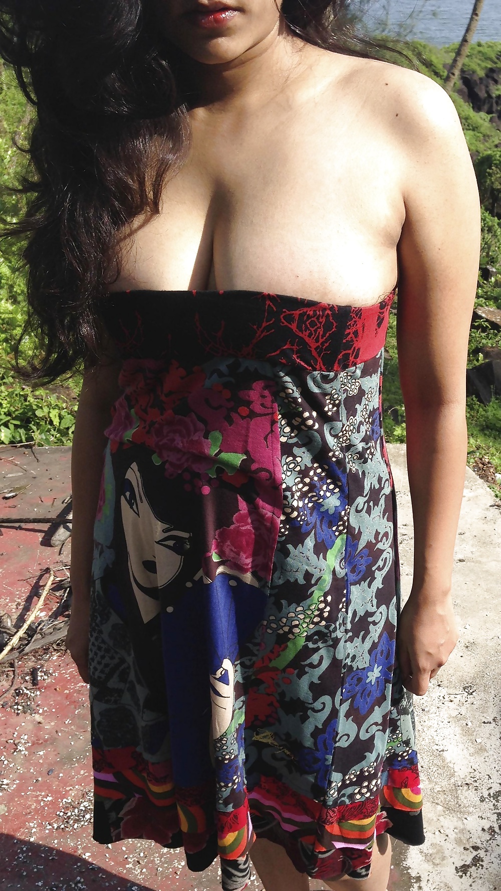 Big tits Indian wife Shilpa boobs show outdoor 1