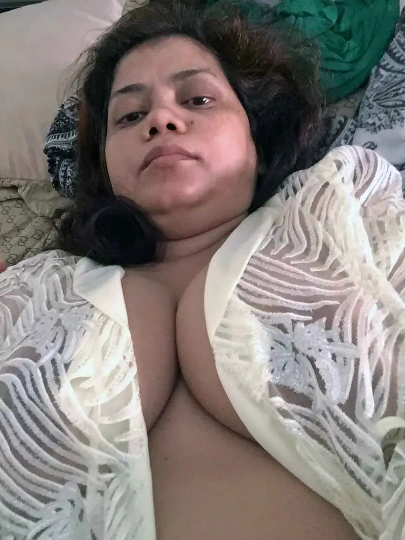 Big tits mature aunty nude seducing part 2 7