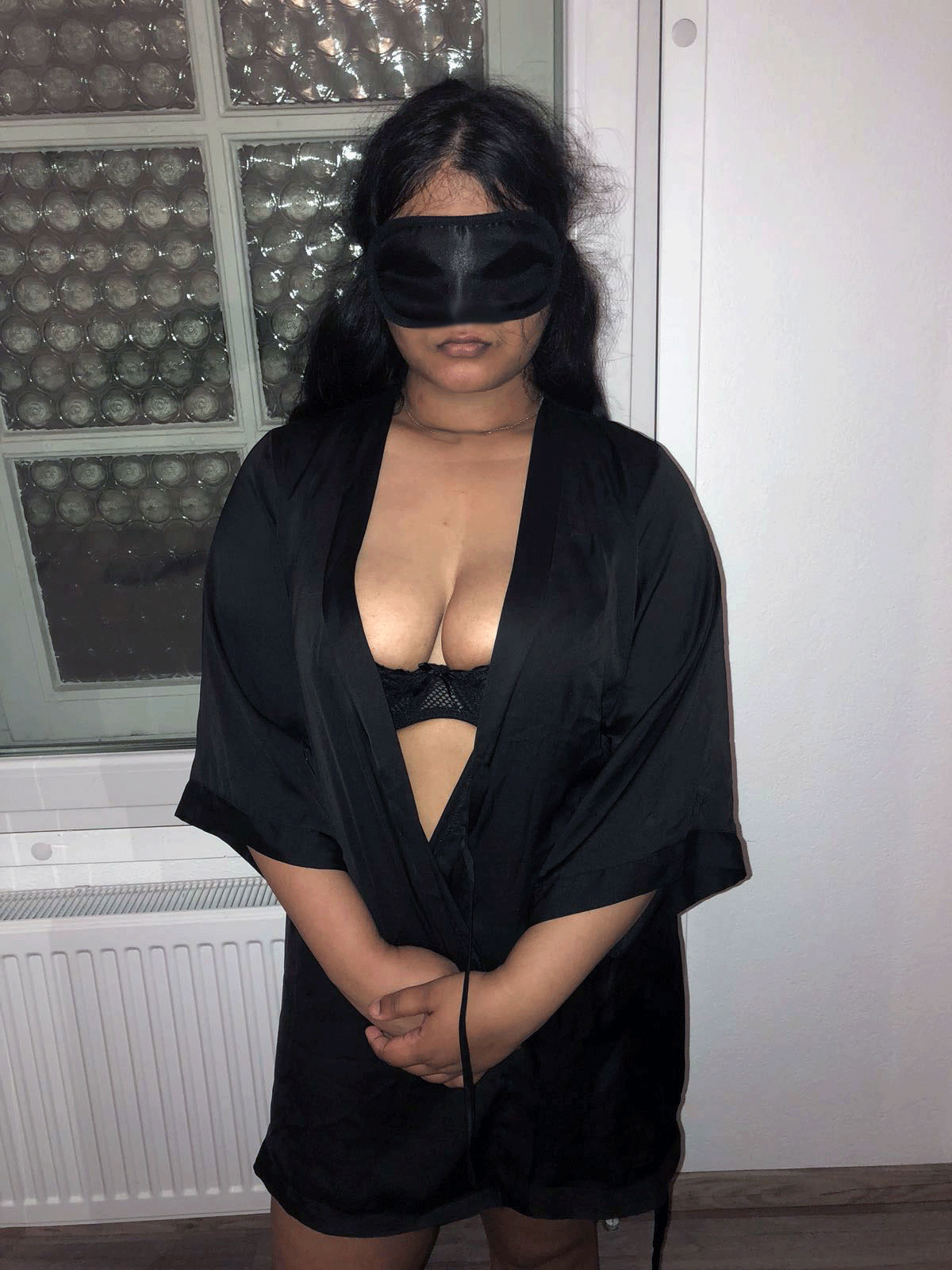 Blindfolded chubby Indian lady exposed her nudity on cam 12