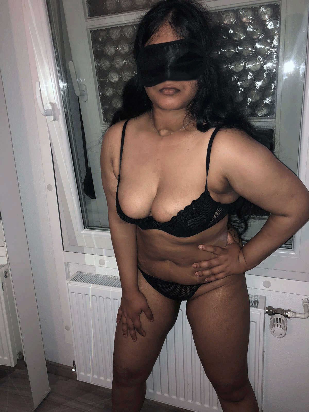 Blindfolded chubby Indian lady exposed her nudity on cam 4
