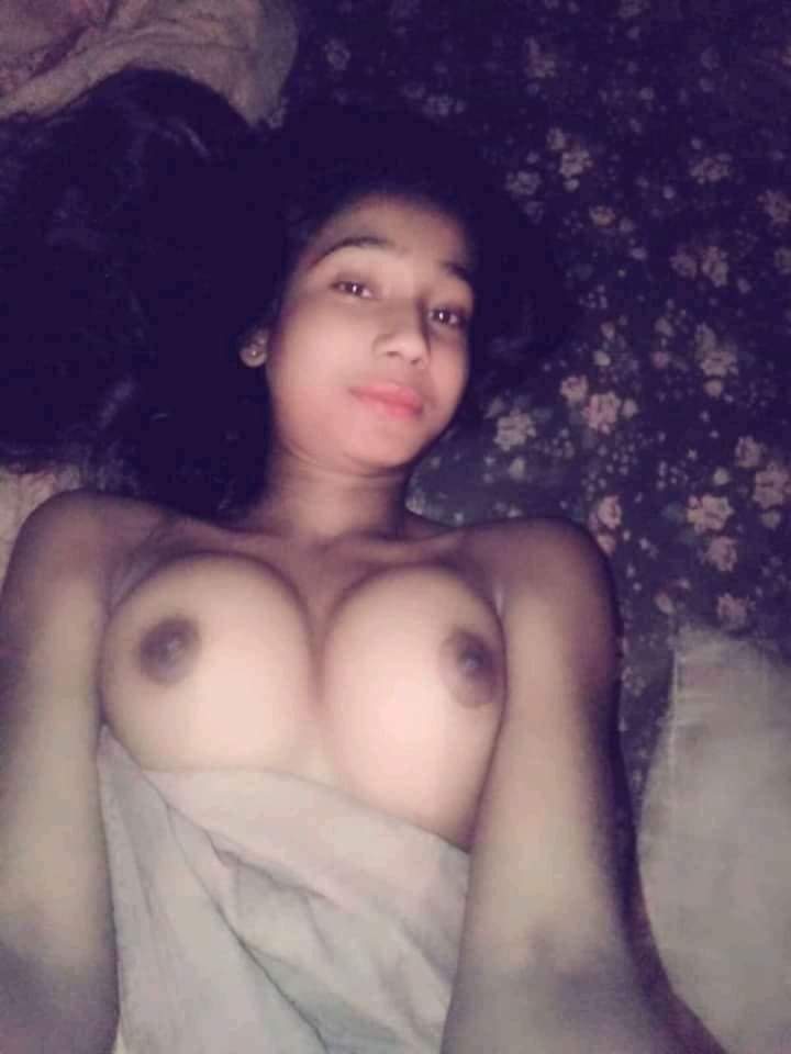 Booby college girl goes topless for her bf 6