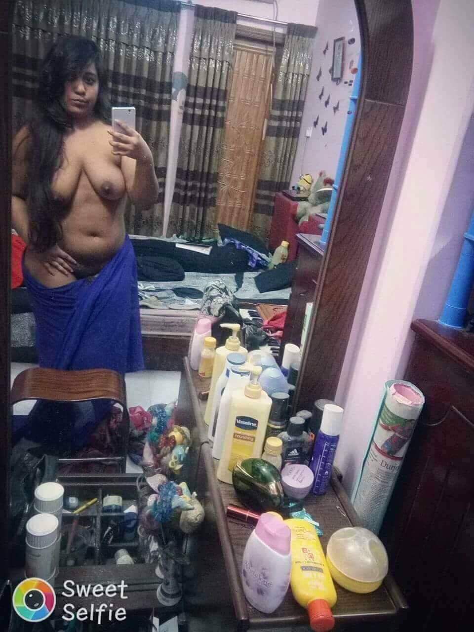 Booby girl nude selfie photos 3