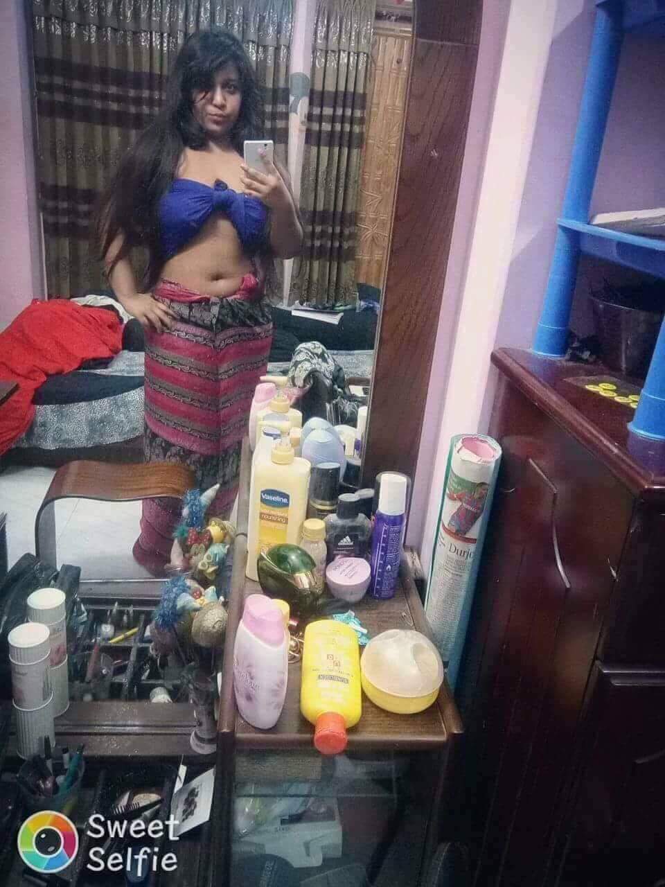 Booby girl nude selfie photos 4
