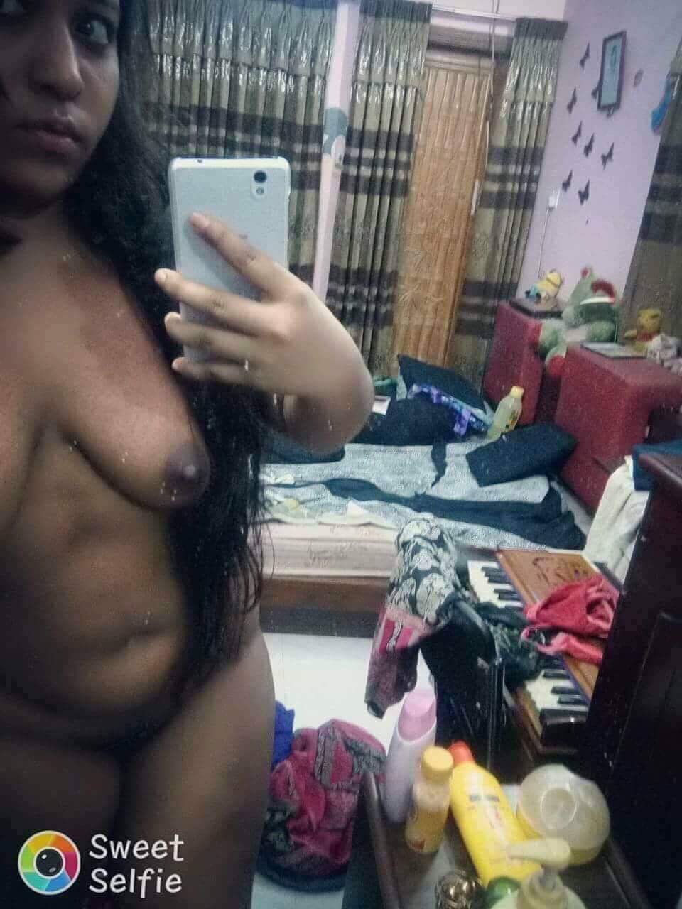 Booby girl nude selfie photos 5
