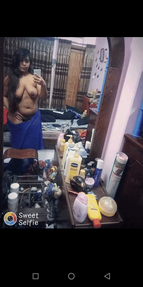 Booby girl nude selfie photos 6
