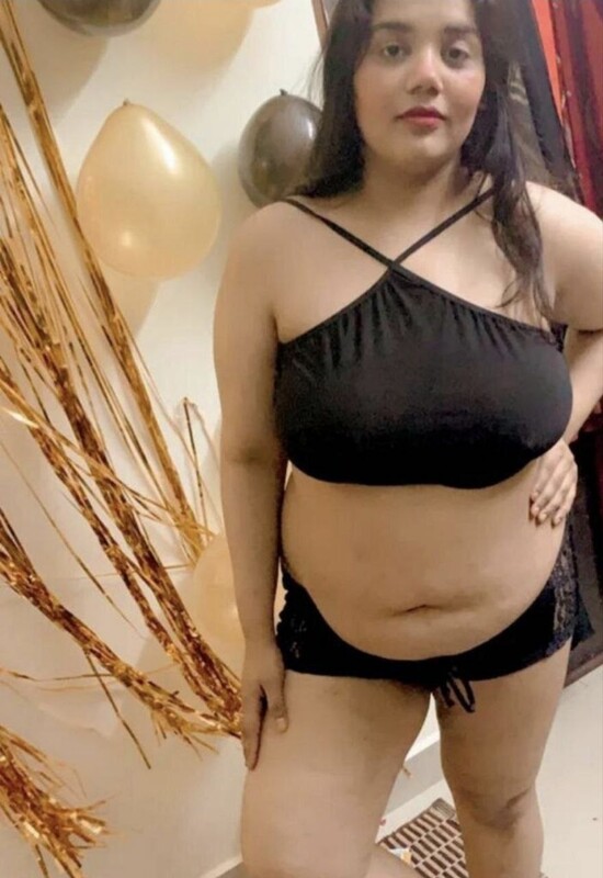 Bubbly Indian girlfriend naked viral photos live 2