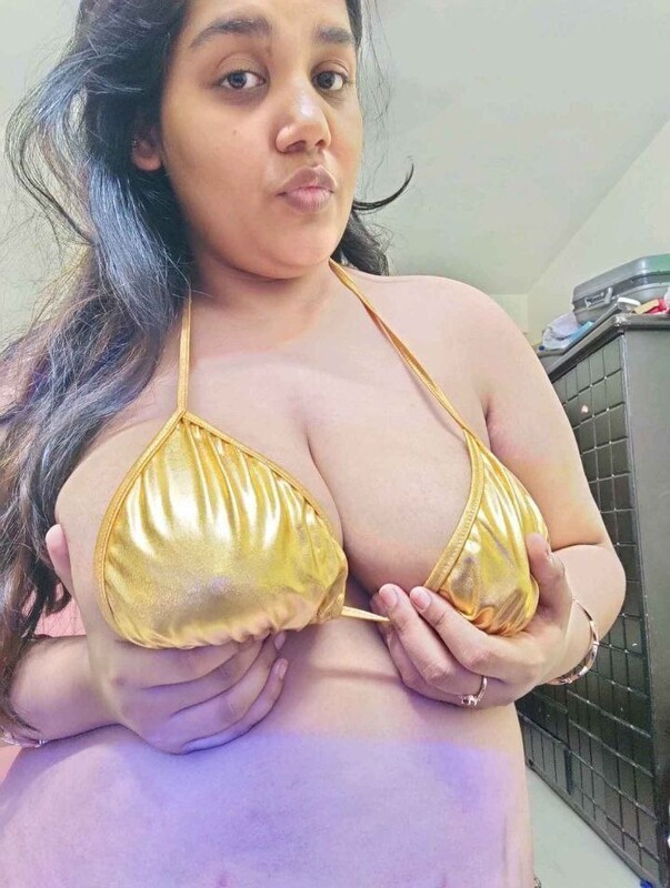 Bubbly Indian girlfriend naked viral photos live 3