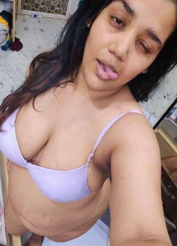 Bubbly Indian girlfriend naked viral photos live 4