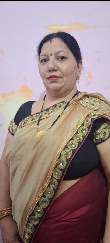 Busty aunty in saree changes dress and shows big boobs 1