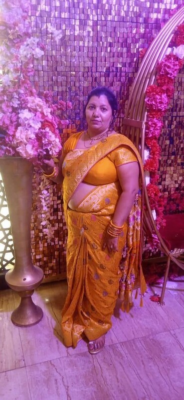 Busty aunty in saree changes dress and shows big boobs 2