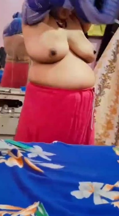 Busty aunty in saree changes dress and shows big boobs 6
