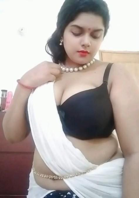 Busty Bangladeshi girl pics 6