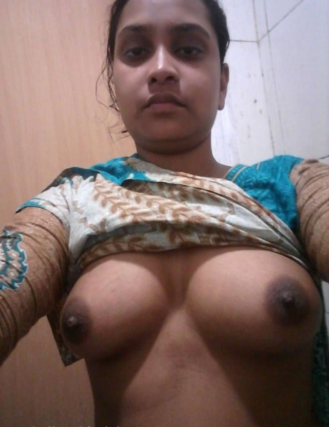 Busty college girl nude photos goes live on net 4