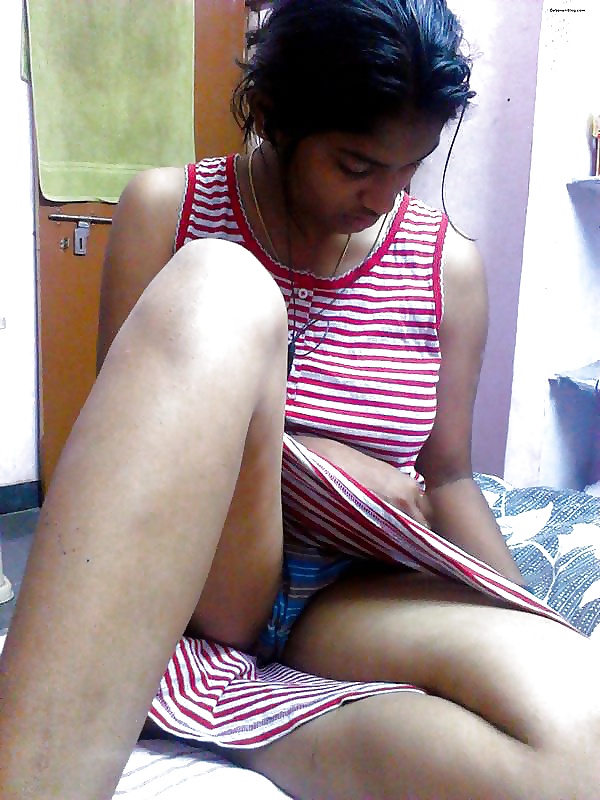 Busty Desi Girl exposed nude pictures 6