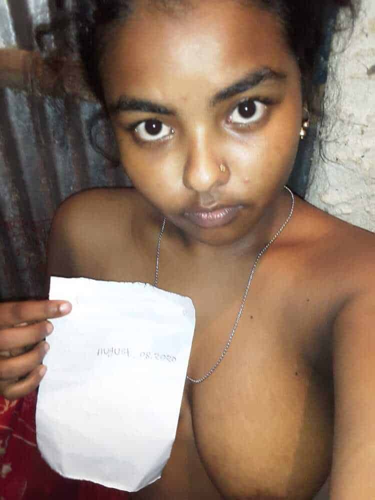 Busty Desi girl photos go viral on the internet 6