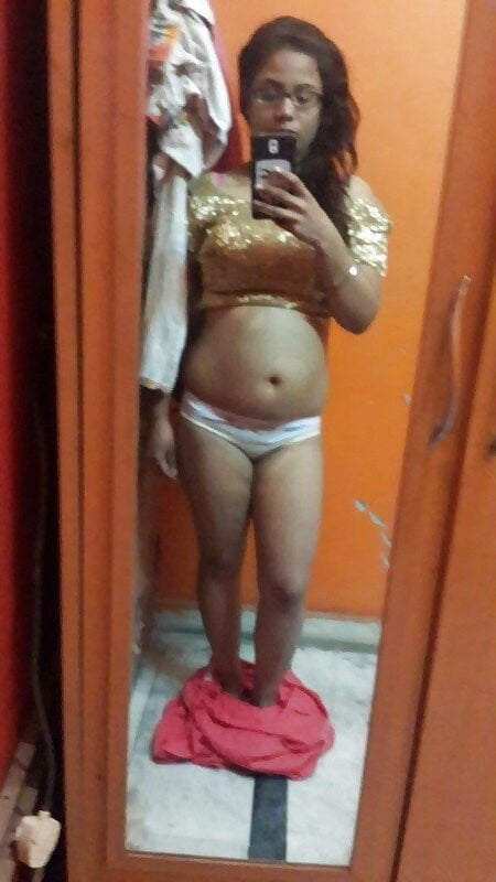 Busty Desi nude pics 5