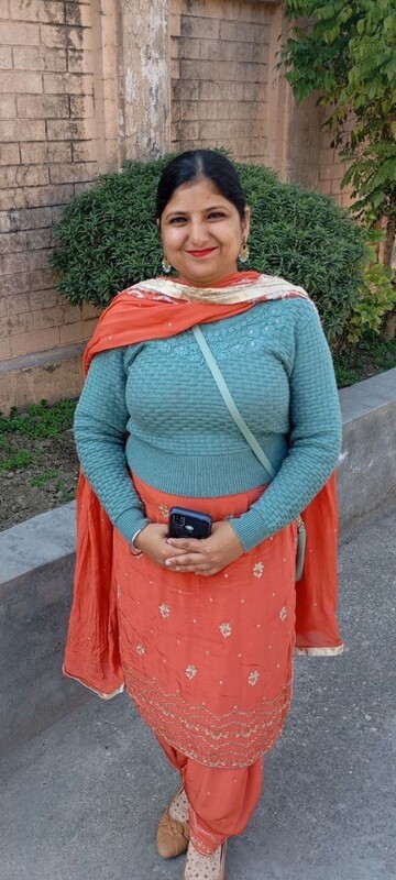 Busty Indian aunty bath and nude photos galore 1