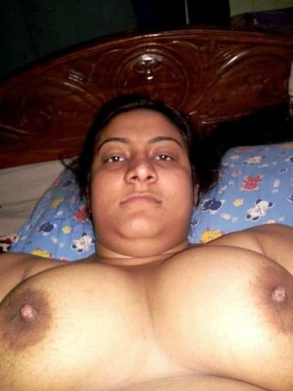 Busty Indian girl pics collection leaked online 1