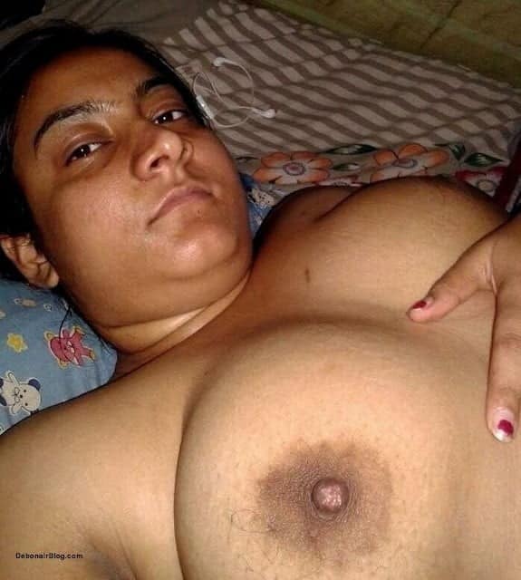Busty Indian girl pics collection leaked online 3