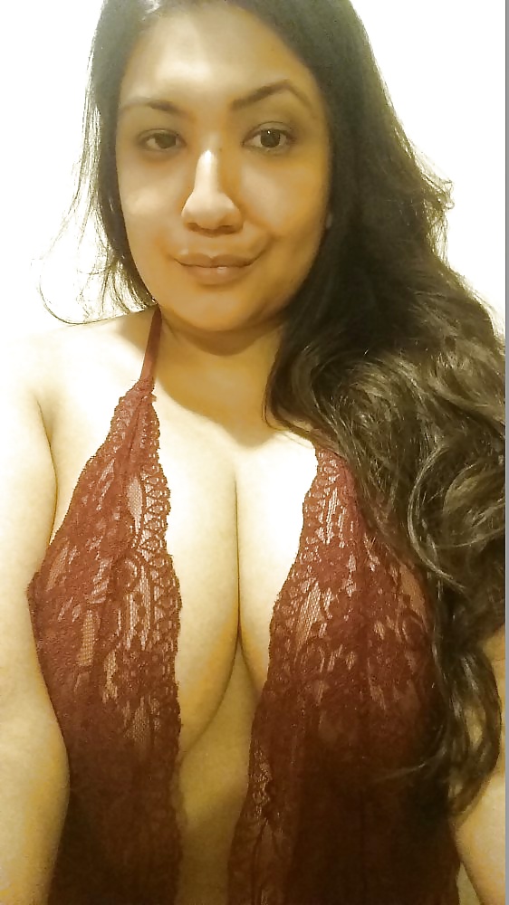 Busty nasty Indian girl big boobs exposing selfie photos 1
