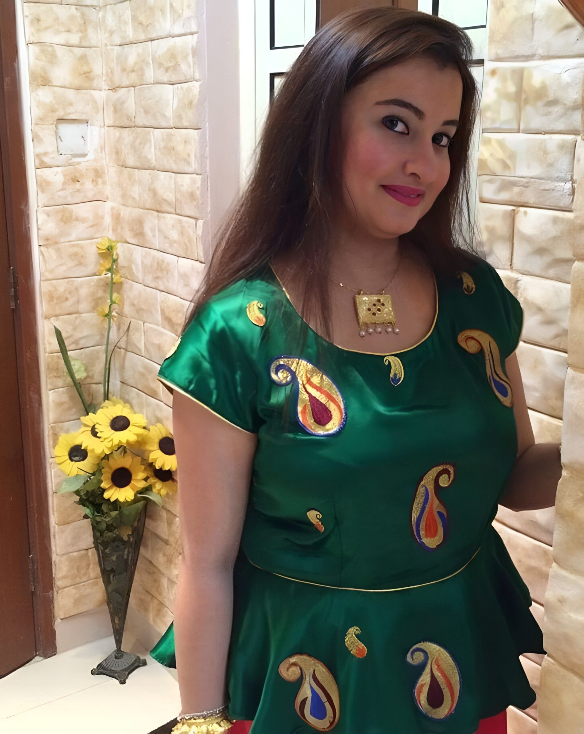 Busty NRI exposing big boobs and fat pussy pics 1