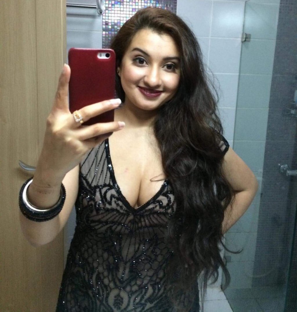 Busty NRI exposing big boobs and fat pussy pics 10