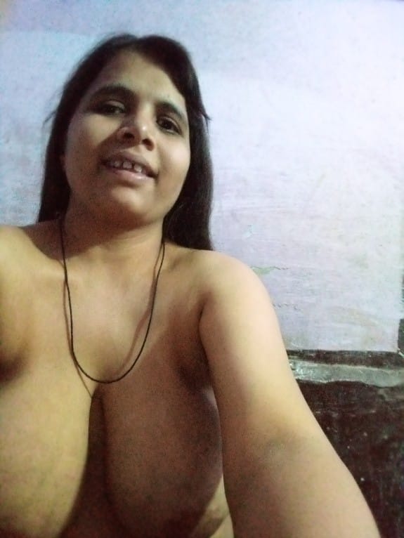 Busty Paki Desi wife nude photos 1