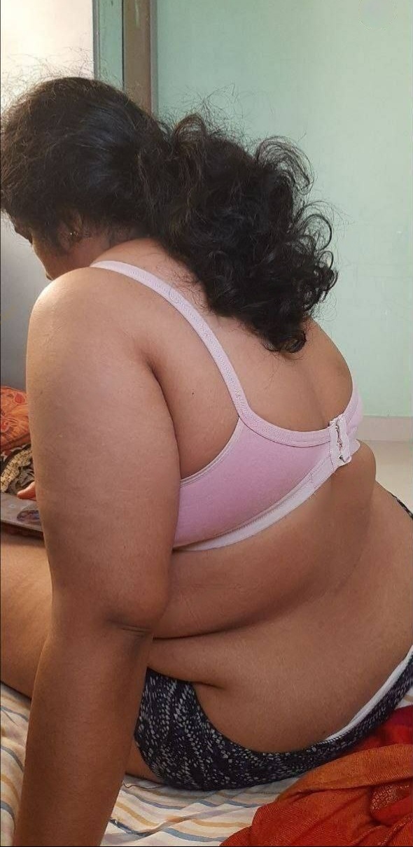 Busty Telugu aunty nude before secret lover 4