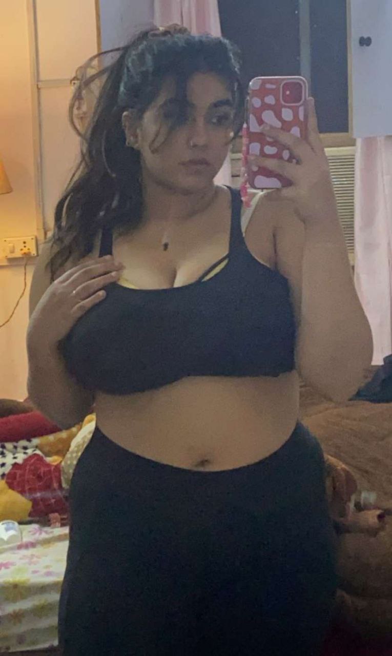 Busty wife big boobs showing photos leaked online 1