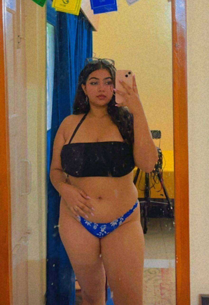 Busty wife big boobs showing photos leaked online 4