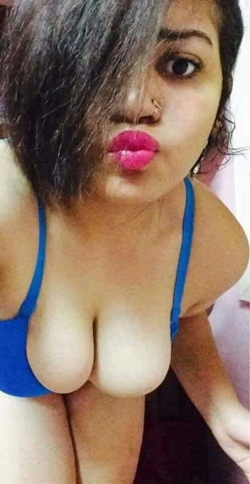 Busty wife sexy pics leaked online 1